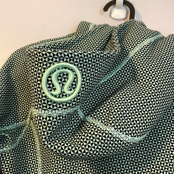 Lululemon Scuba Hoodie Stretch (Lined Hood)
Double Diamond Fresh Teal size 6 - Picture 9 of 16